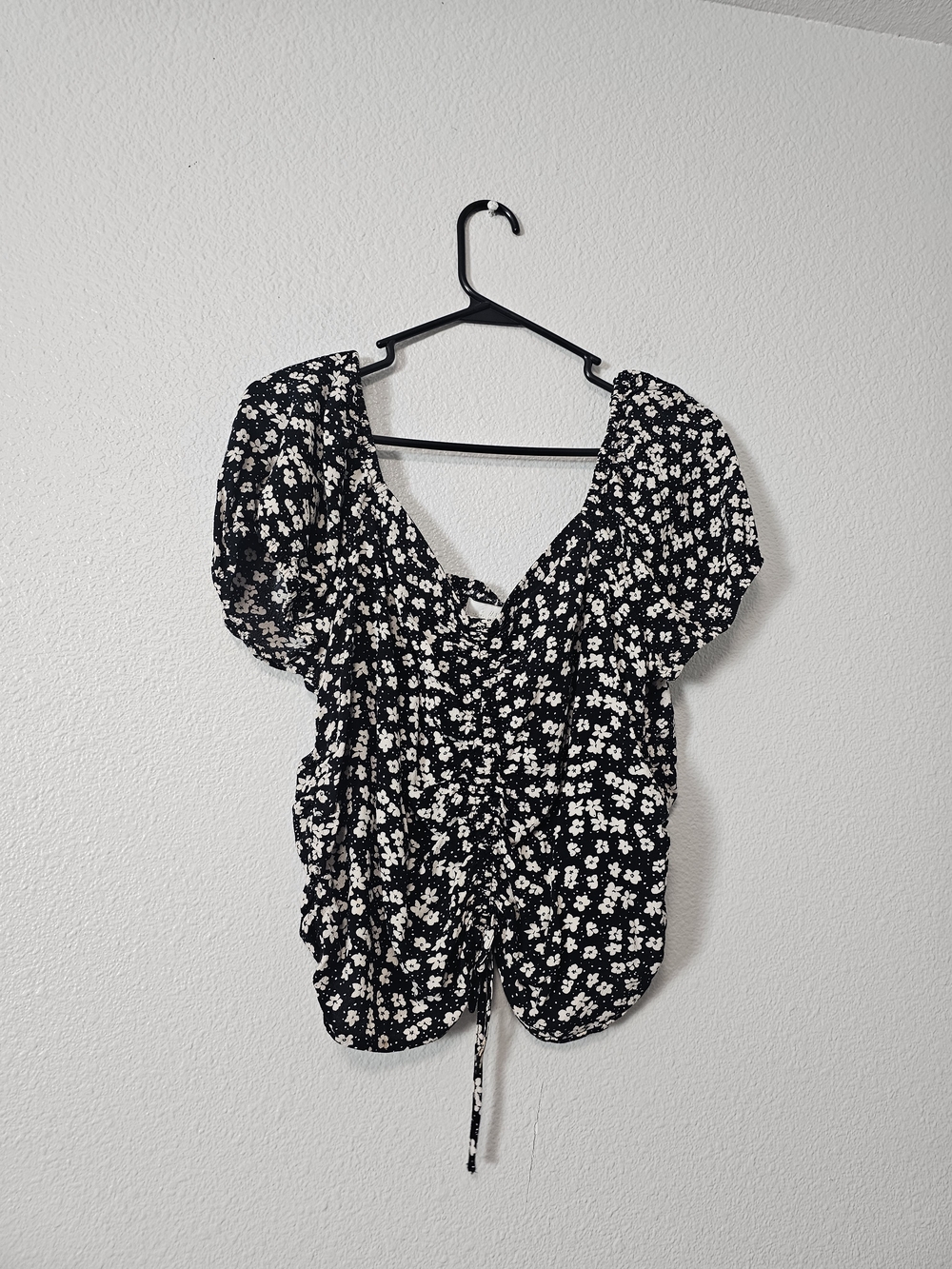 H&M Black Floral Puff-Sleeve Crop Top